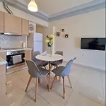 Luxury - Comfy Center Rodos شقة *